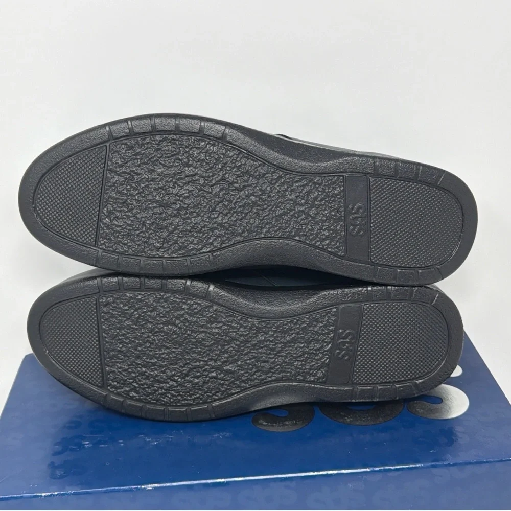 SAS Free Time Womens 9M Navy Leather Walking Shoes USA STORE MODEL